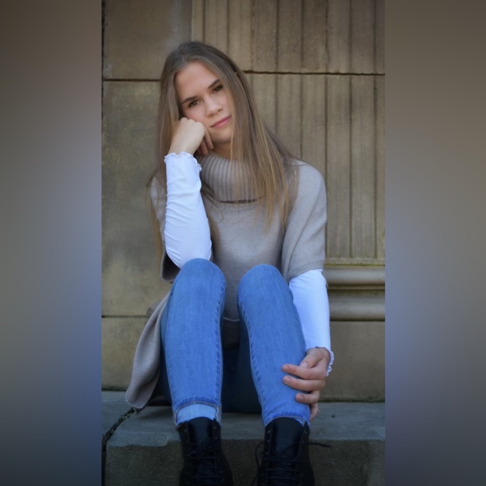 Meet your Posher, Caitlin